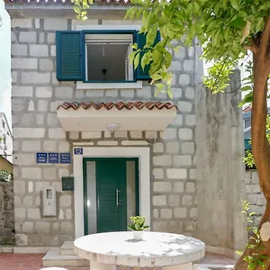 Lejlighed And Stone House